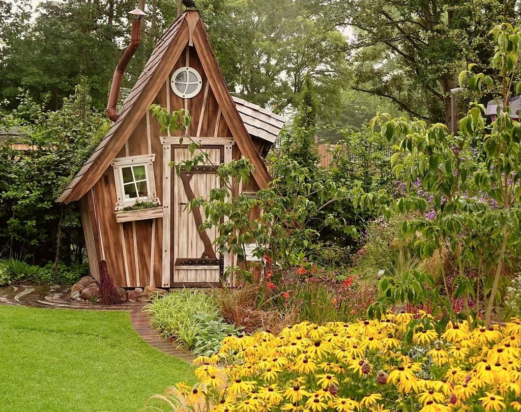 Chaque maison en bois raconte l'histoire d'un retour à l'essentiel.